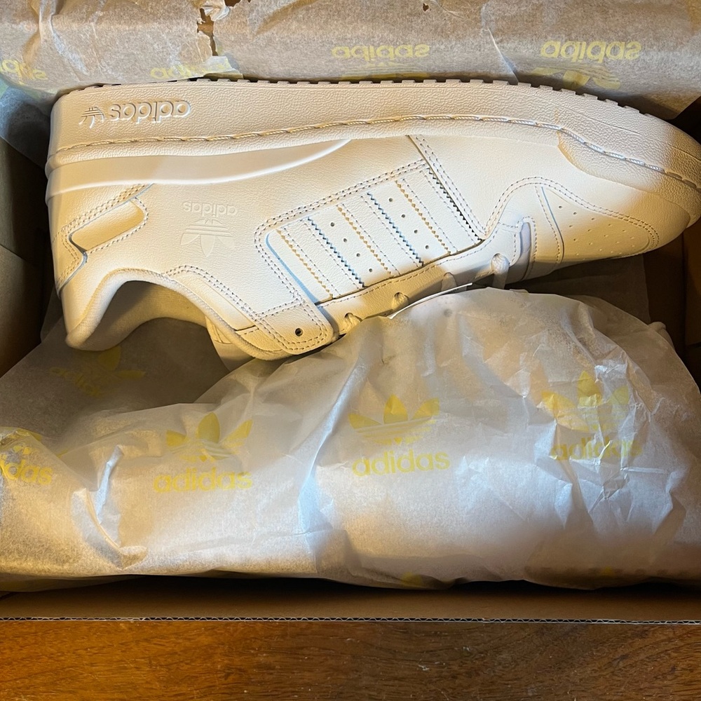 ADIDAS Forum Low Trainers - Picture 10 of 11